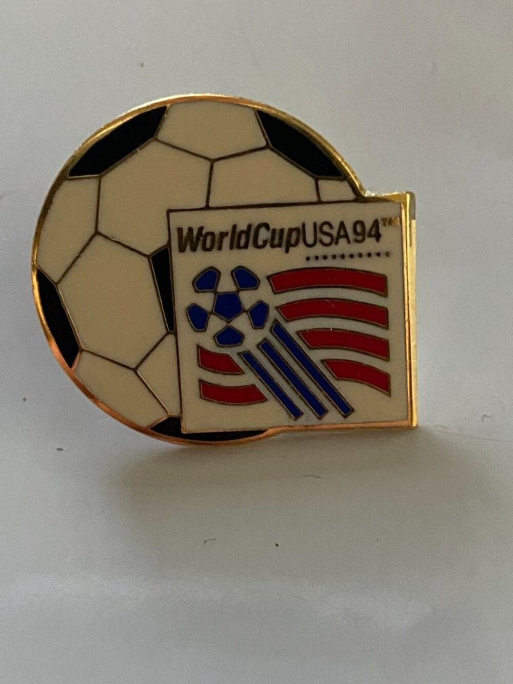 FIFA 1994 USA World Cup Pin Soccer Ball